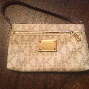 Micheal Kors wristlet